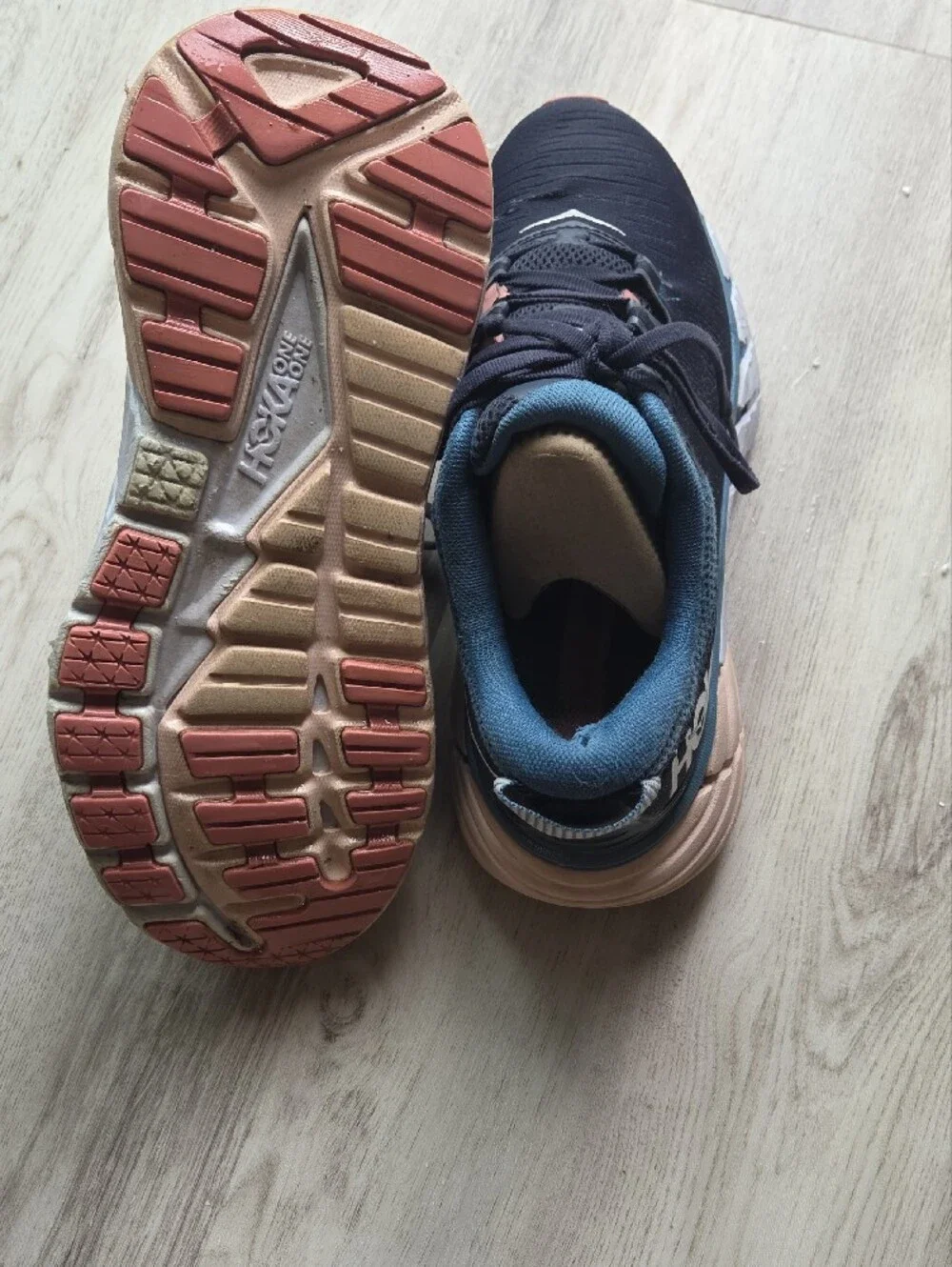 Hoka One One responsive women